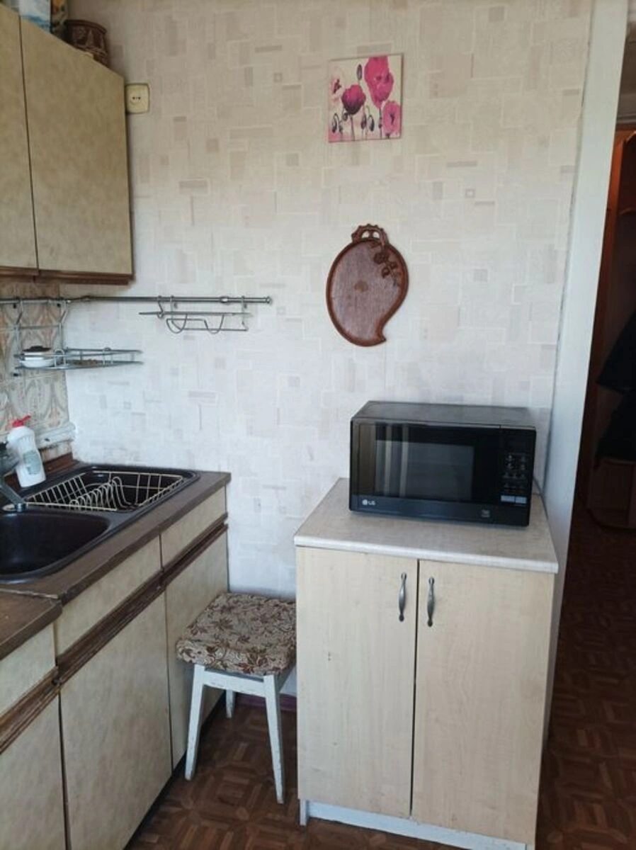 Здам квартиру 1 кімната, 30 m², 4 пов./5 поверхів. 52, Вишгородська 52, Київ. 