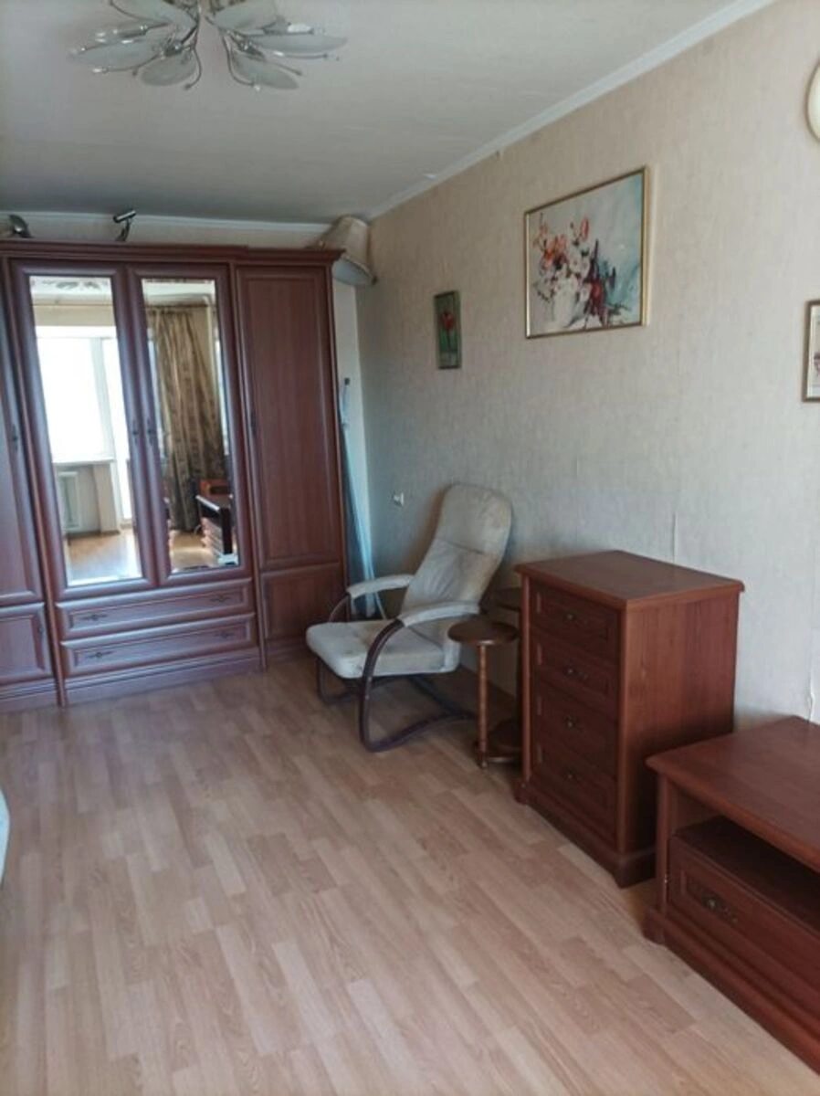 Здам квартиру 1 кімната, 30 m², 4 пов./5 поверхів. 52, Вишгородська 52, Київ. 