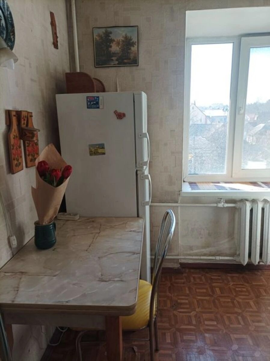 Здам квартиру 1 кімната, 30 m², 4 пов./5 поверхів. 52, Вишгородська 52, Київ. 