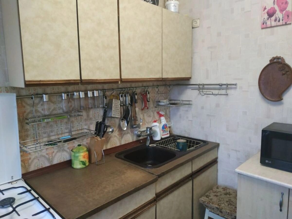 Здам квартиру 1 кімната, 30 m², 4 пов./5 поверхів. 52, Вишгородська 52, Київ. 