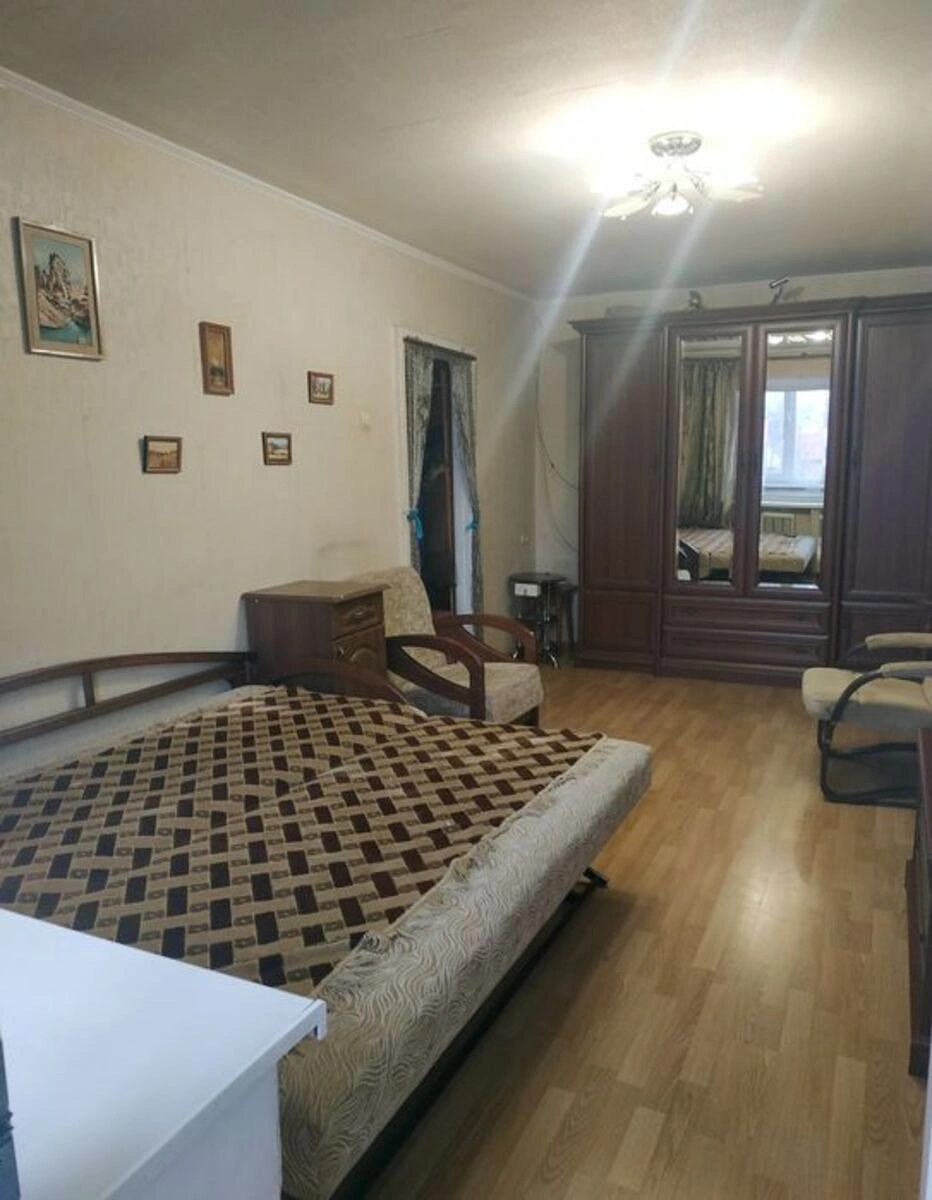 Здам квартиру 1 кімната, 30 m², 4 пов./5 поверхів. 52, Вишгородська 52, Київ. 