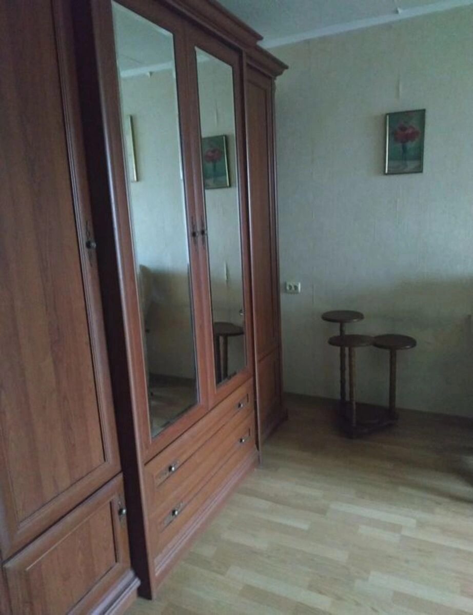 Здам квартиру 1 кімната, 30 m², 4 пов./5 поверхів. 52, Вишгородська 52, Київ. 