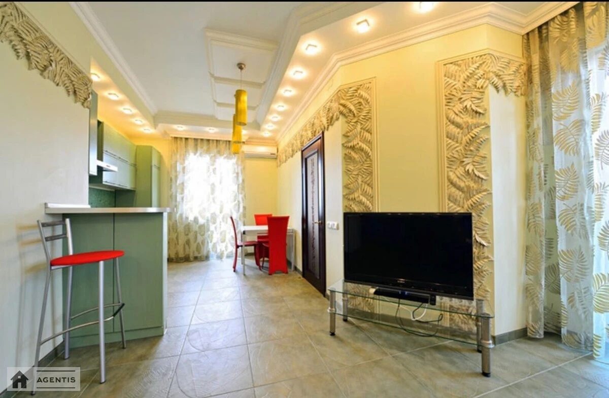 Apartment for rent 2 rooms, 68 m², 13th fl./27 floors. 121, Saksaganskogo 121, Kyiv. 