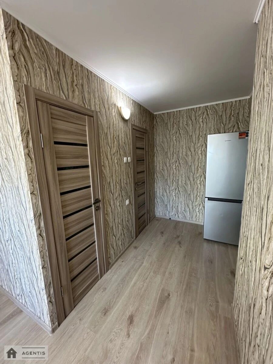 Сдам квартиру 2 комнаты, 60 m², 16 эт./16 этажей. 61, Харьковское 61, Киев. 