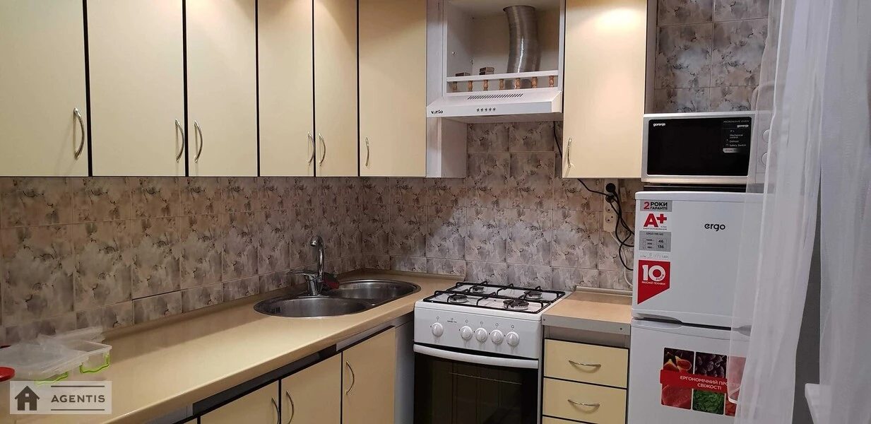 Apartment for rent 2 rooms, 45 m², 2nd fl./5 floors. 15, Vitaliya Skakuna vul. Akademika Kablukova, Kyiv. 