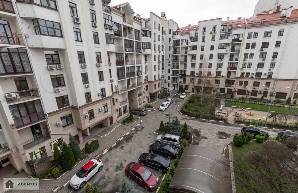 Сдам квартиру 3 комнаты, 75 m², 5 эт./9 этажей. 30, Щекавицкая 30, Киев. 