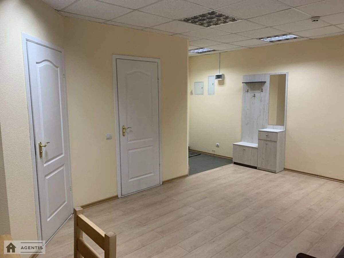 Здам квартиру 3 кімнати, 56 m², 1 пов./5 поверхів. 3, Набережно-Хрещатицька 3, Київ. 