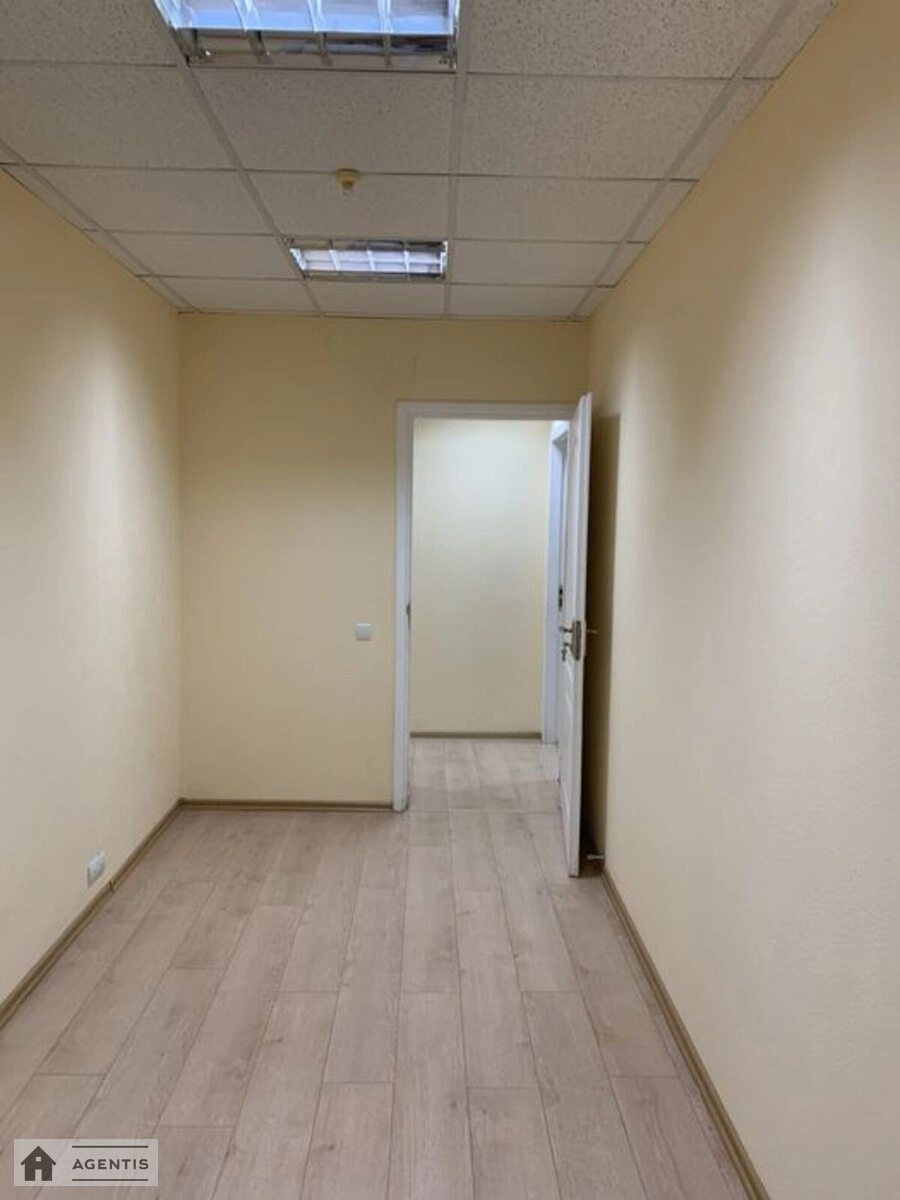 Здам квартиру 3 кімнати, 56 m², 1 пов./5 поверхів. 3, Набережно-Хрещатицька 3, Київ. 