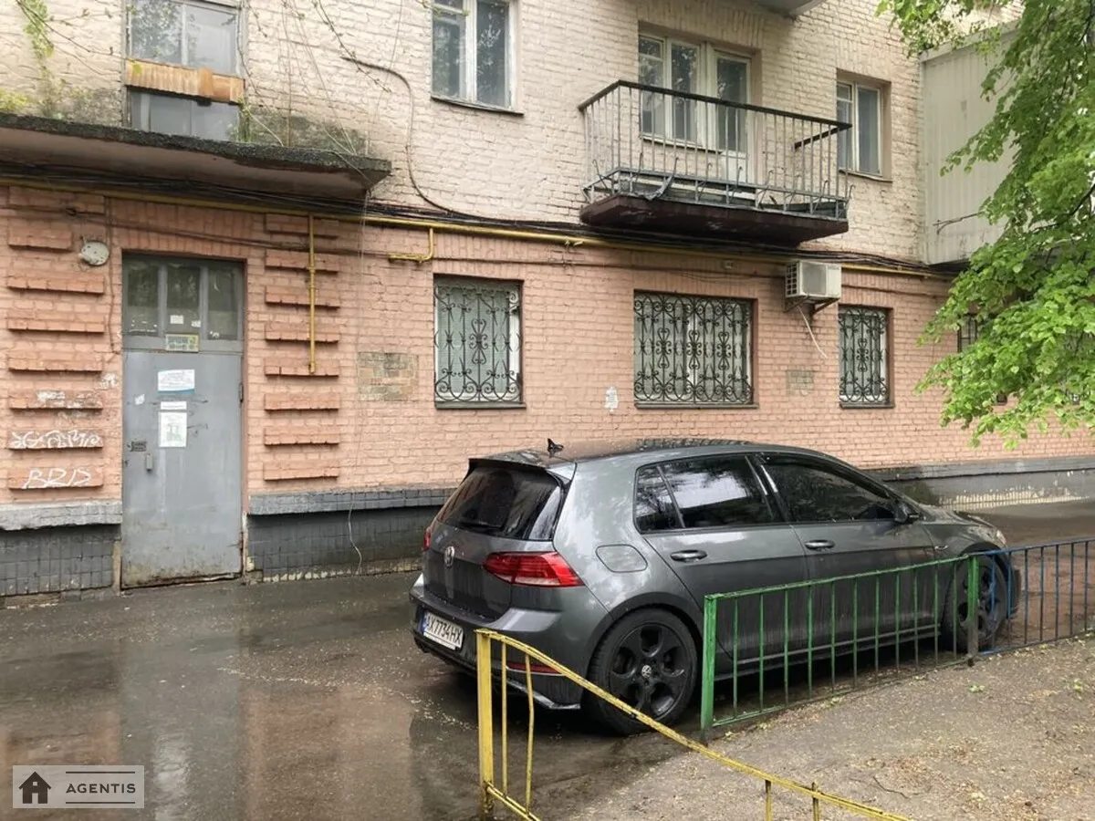 Здам квартиру 3 кімнати, 56 m², 1 пов./5 поверхів. 3, Набережно-Хрещатицька 3, Київ. 