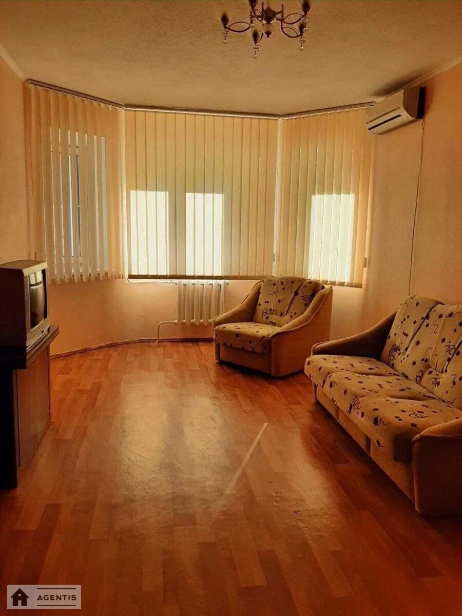 Apartment for rent 1 room, 48 m², 2nd fl./10 floors. Knyazhiy Zaton 4, Kyiv. 