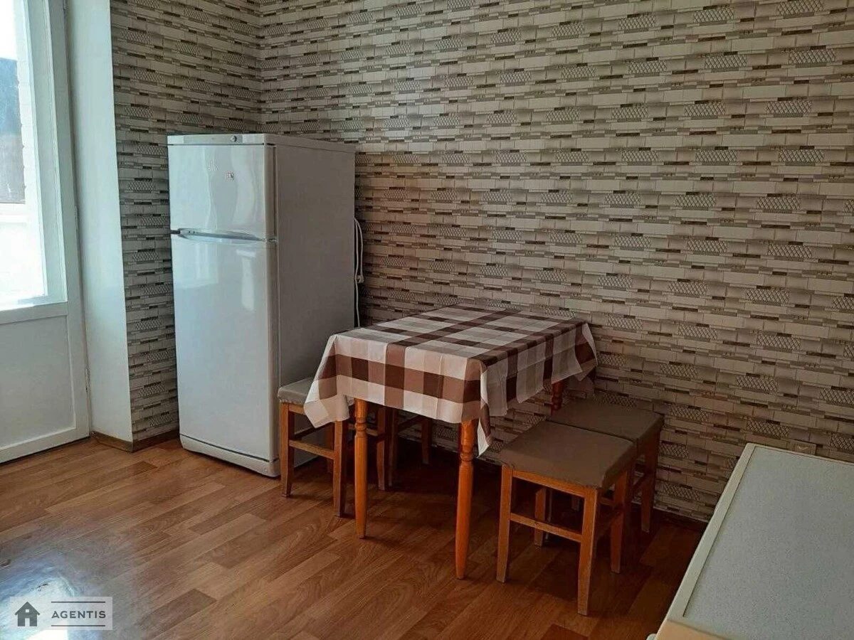 Apartment for rent 1 room, 48 m², 2nd fl./10 floors. Knyazhiy Zaton 4, Kyiv. 