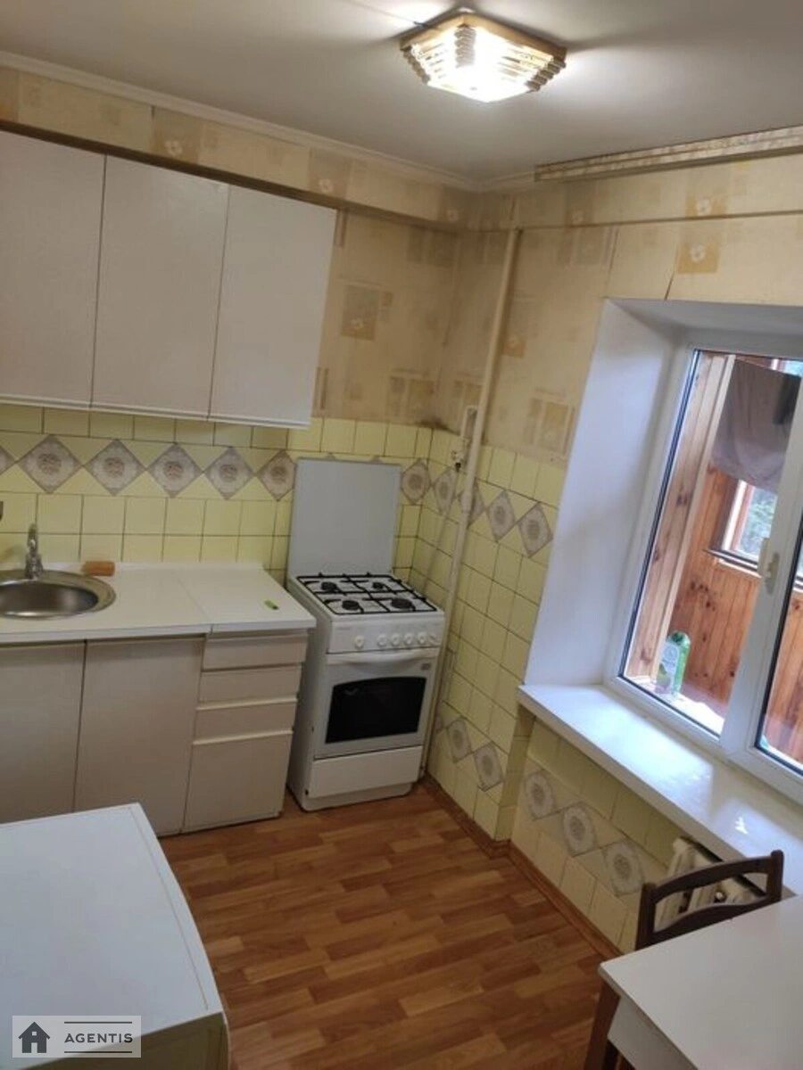 Здам квартиру 2 кімнати, 53 m², 4 пов./9 поверхів. 18, Чоколівський 18, Київ. 