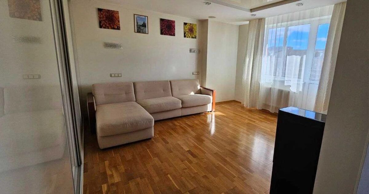 Сдам квартиру 1 комната, 49 m², 5 эт./12 этажей. 25, Януша Корчака вул. (Баумана), Киев. 