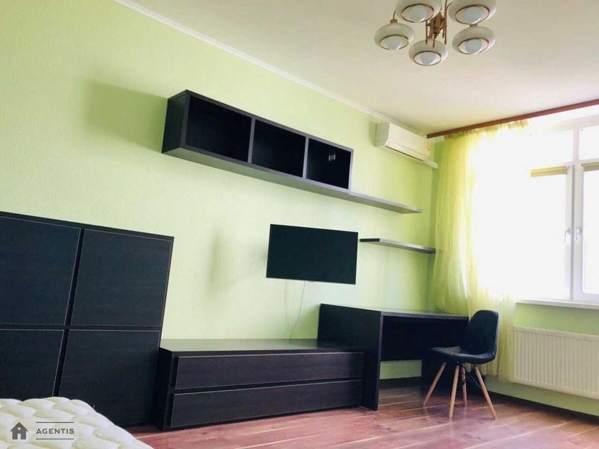 Apartment for rent 1 room, 51 m², 10th fl./21 floors. Voskresenska, Kyiv. 