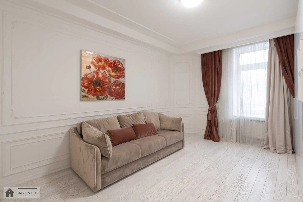 Сдам квартиру 3 комнаты, 150 m², 2 эт./18 этажей. 49, Владимирская 49, Киев. 