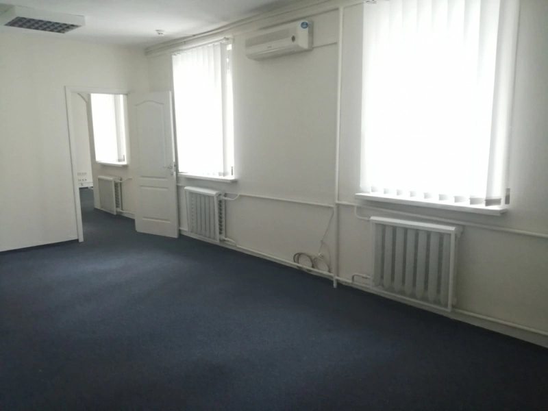 Продам офіс. 4 rooms, 90 m², 3rd floor/4 floors. 14, Михайлівська 14, Київ. 