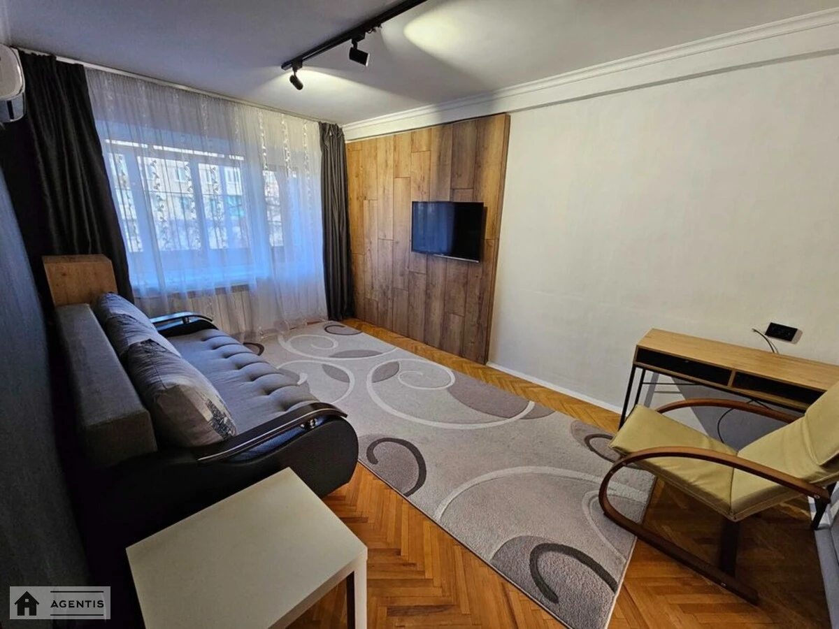 Apartment for rent 2 rooms, 45 m², 2nd fl./5 floors. 18, Vinstona Cherchyllya vul. Chervonotkatska, Kyiv. 