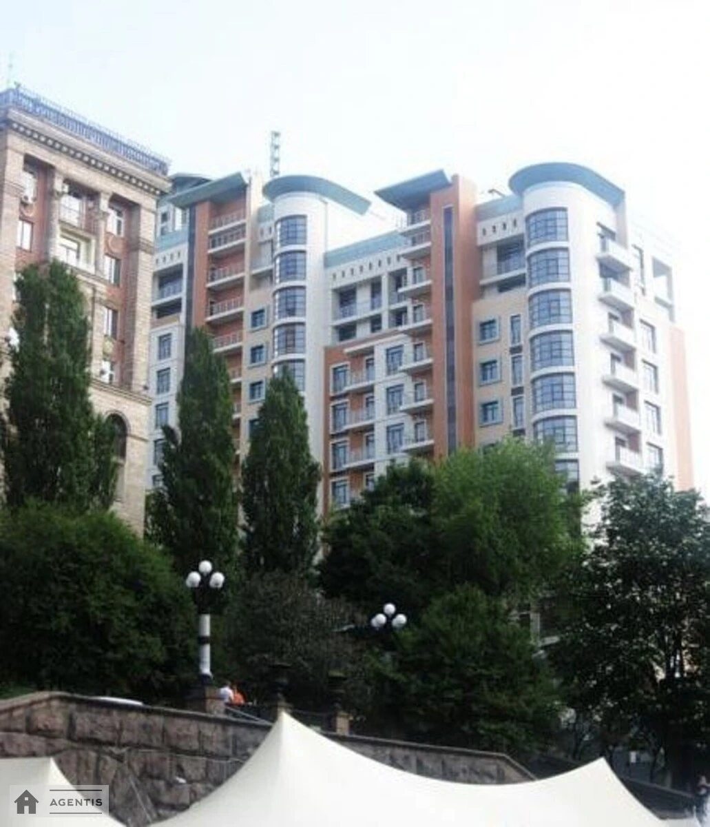 Сдам квартиру 3 комнаты, 130 m², 6 эт./12 этажей. 27, Крещатик 27, Киев. 