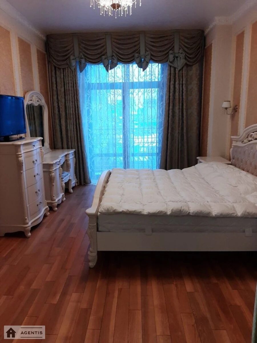 Сдам квартиру 3 комнаты, 130 m², 6 эт./12 этажей. 27, Крещатик 27, Киев. 