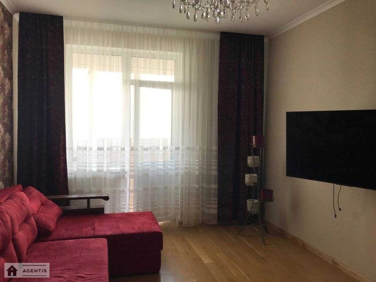 Сдам квартиру 2 комнаты, 80 m², 18 эт./23 этажа. Кирилло-Мефодиевская, Киев. 