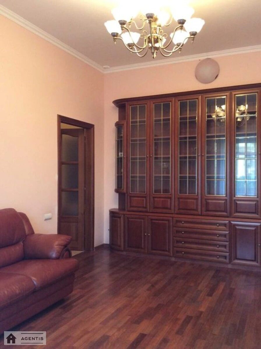 Здам квартиру 2 кімнати, 60 m², 3 пов./5 поверхів. 18, Юрія Іллєнка вул. (Мельникова), Київ. 