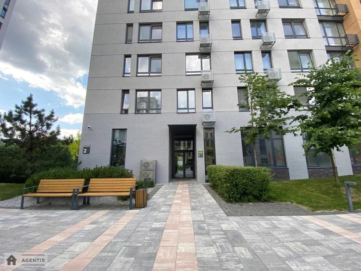 Сдам квартиру 1 комната, 29 m², 2 эт./9 этажей. 2, Салютная 2, Киев. 