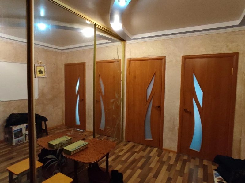 Продаж квартири. 3 кімнати, 69 m², 11 поверх/16 поверхів. Натальи Ужвий, Харків. 