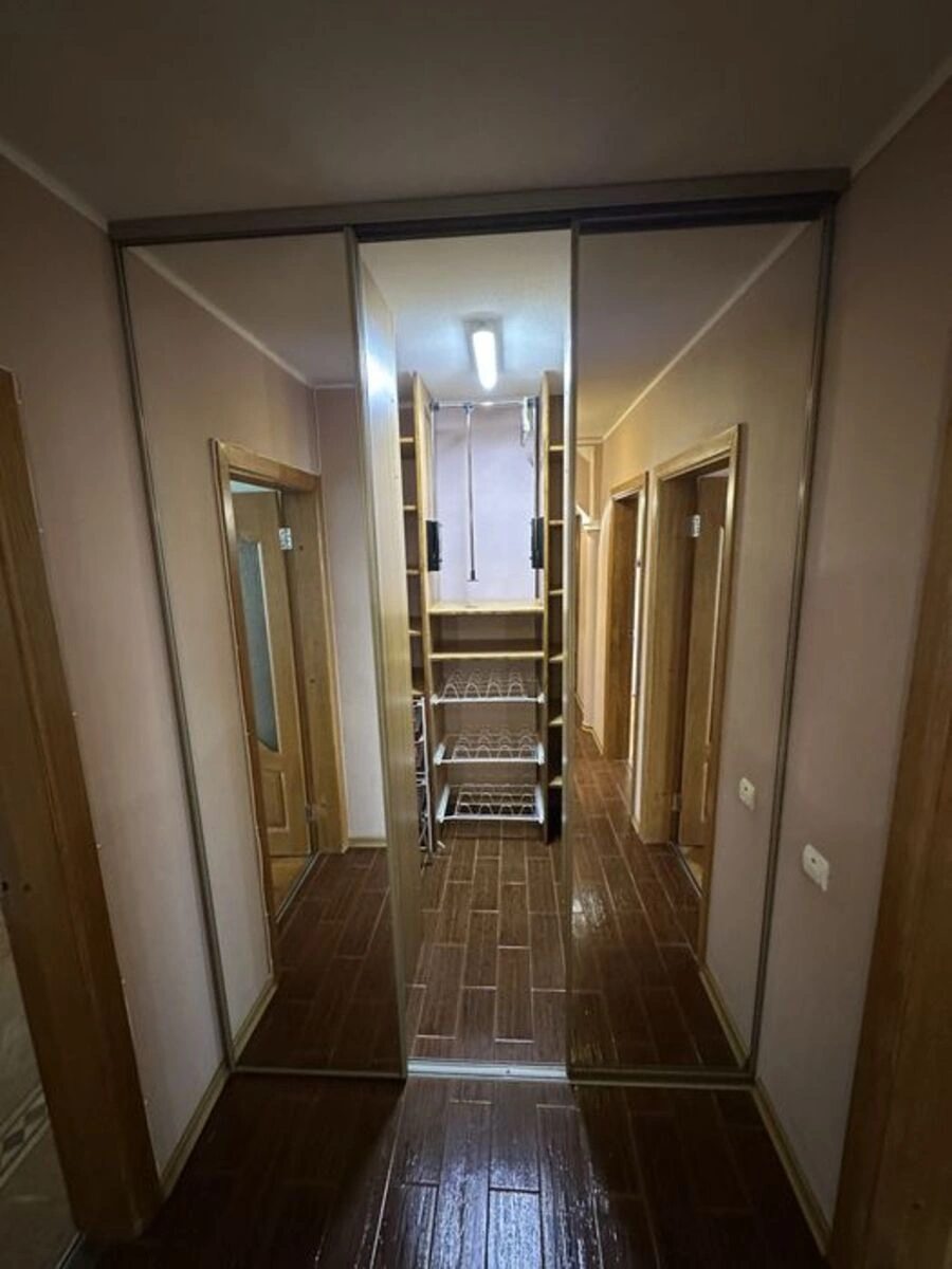 Здам квартиру 3 кімнати, 69 m², 8 пов./16 поверхів. 30, Березняківська 30, Київ. 