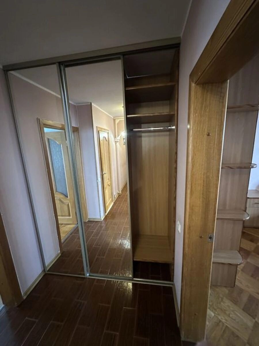 Здам квартиру 3 кімнати, 69 m², 8 пов./16 поверхів. 30, Березняківська 30, Київ. 