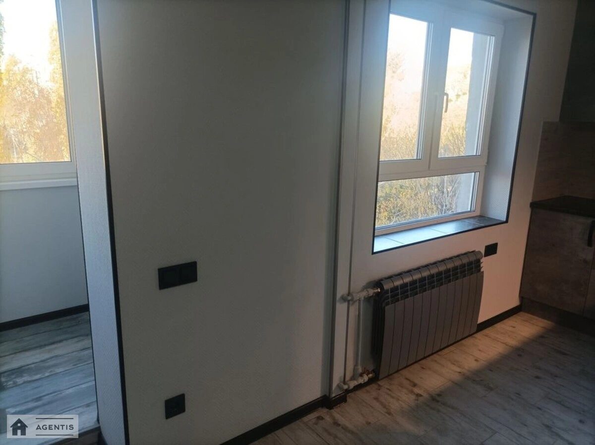 Сдам квартиру 1 комната, 36 m², 7 эт./9 этажей. Подольский район, Киев. 