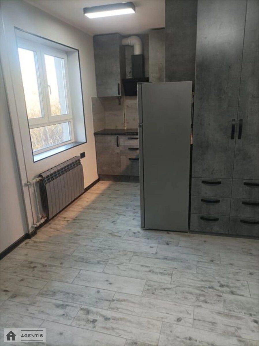 Сдам квартиру 1 комната, 36 m², 7 эт./9 этажей. Подольский район, Киев. 