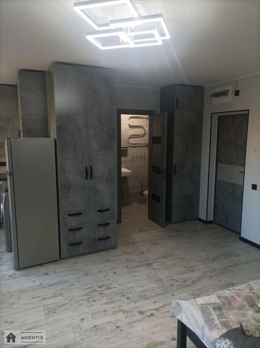 Сдам квартиру 1 комната, 36 m², 7 эт./9 этажей. Подольский район, Киев. 