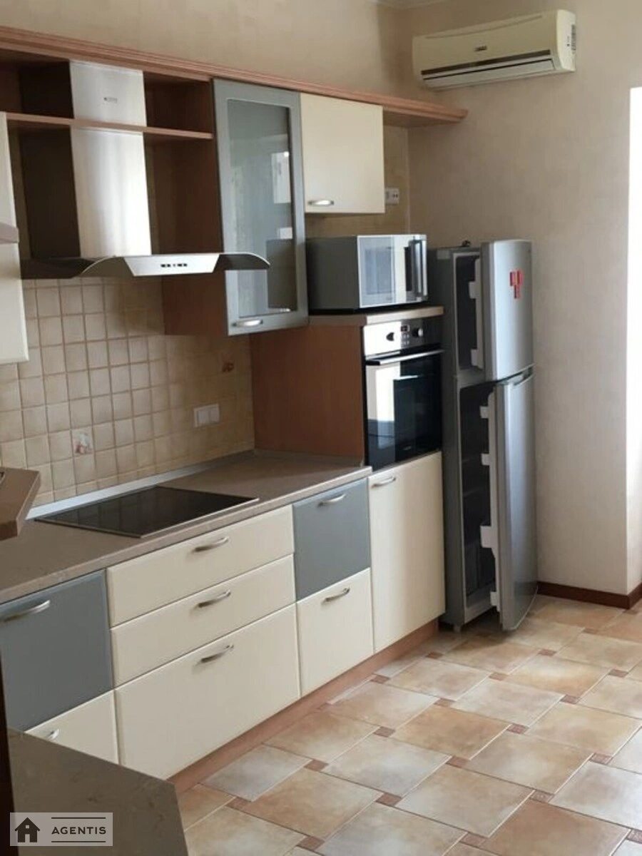 Сдам квартиру 2 комнаты, 90 m², 11 эт./18 этажей. 69, Дмитриевская 69, Киев. 