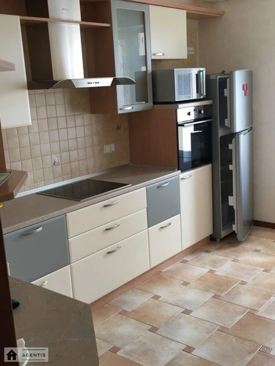 Сдам квартиру 2 комнаты, 90 m², 11 эт./18 этажей. 69, Дмитриевская 69, Киев. 