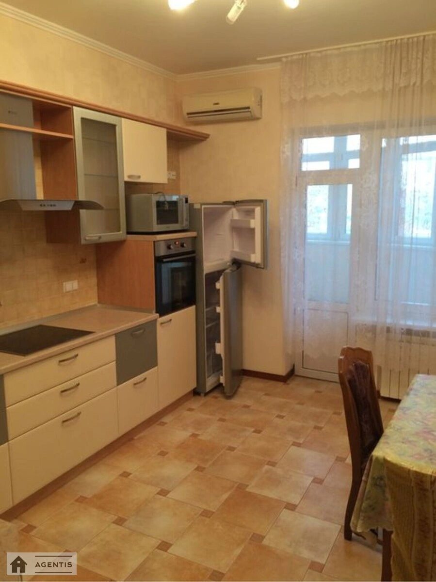 Сдам квартиру 2 комнаты, 90 m², 11 эт./18 этажей. 69, Дмитриевская 69, Киев. 