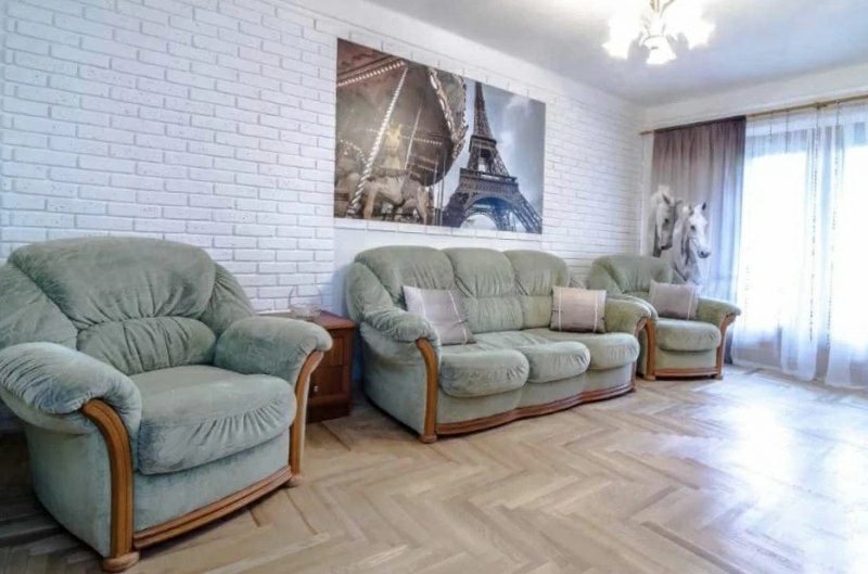 Apartments for sale. 3 rooms, 70 m², 6th floor/12 floors. 55, H.Dnepra, Cherkasy. 