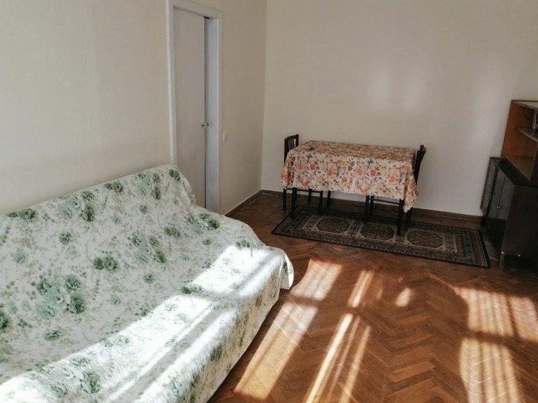 Apartments for sale. 2 rooms, 45 m², 3rd floor/5 floors. 47, Kalynyna, Cherkasy. 