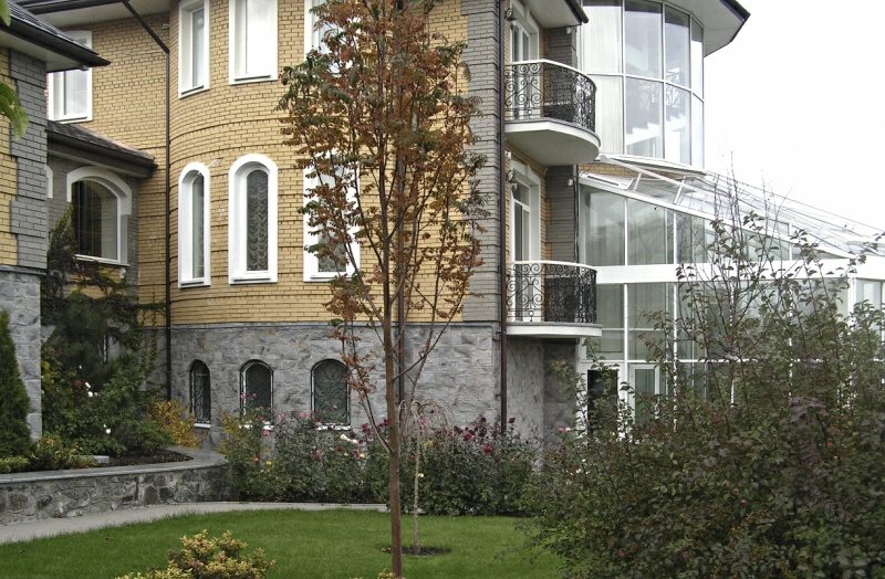 House for sale. 1000 m², 3 floors. Druzhnya, Kyiv. 