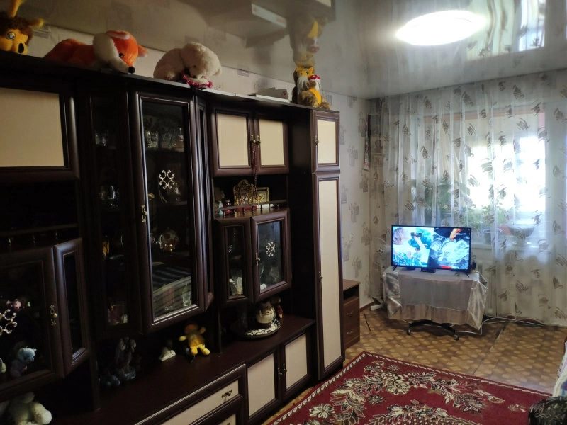 Apartments for sale. 3 rooms, 63 m², 9th floor/9 floors. 147, Pr. Dobrovolskoho, Odesa. 