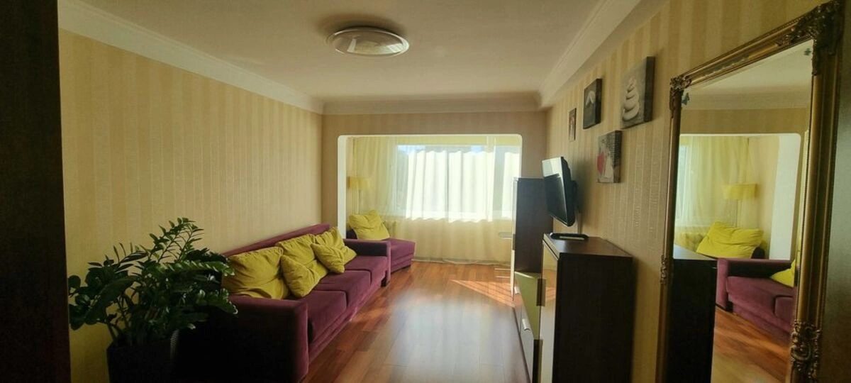 Apartment for rent 2 rooms, 64 m², 4th fl./9 floors. 17, Ivana Mykolaychuka vul. Serafymovycha, Kyiv. 