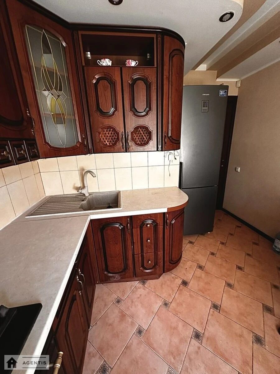 Сдам квартиру 2 комнаты, 46 m², 1 эт./9 этажей. 7, Милютенко 7, Киев. 