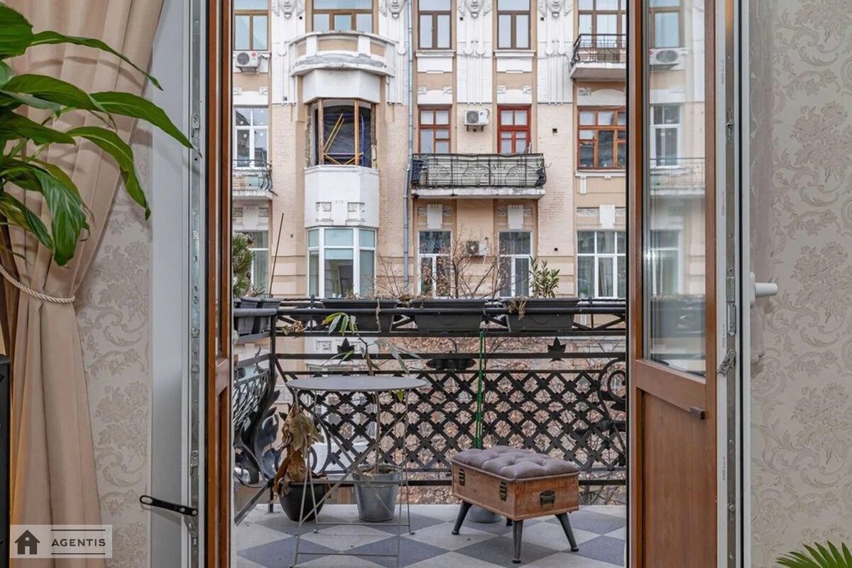 Сдам квартиру 3 комнаты, 100 m², 3 эт./4 этажа. 7, Лютеранская 7, Киев. 