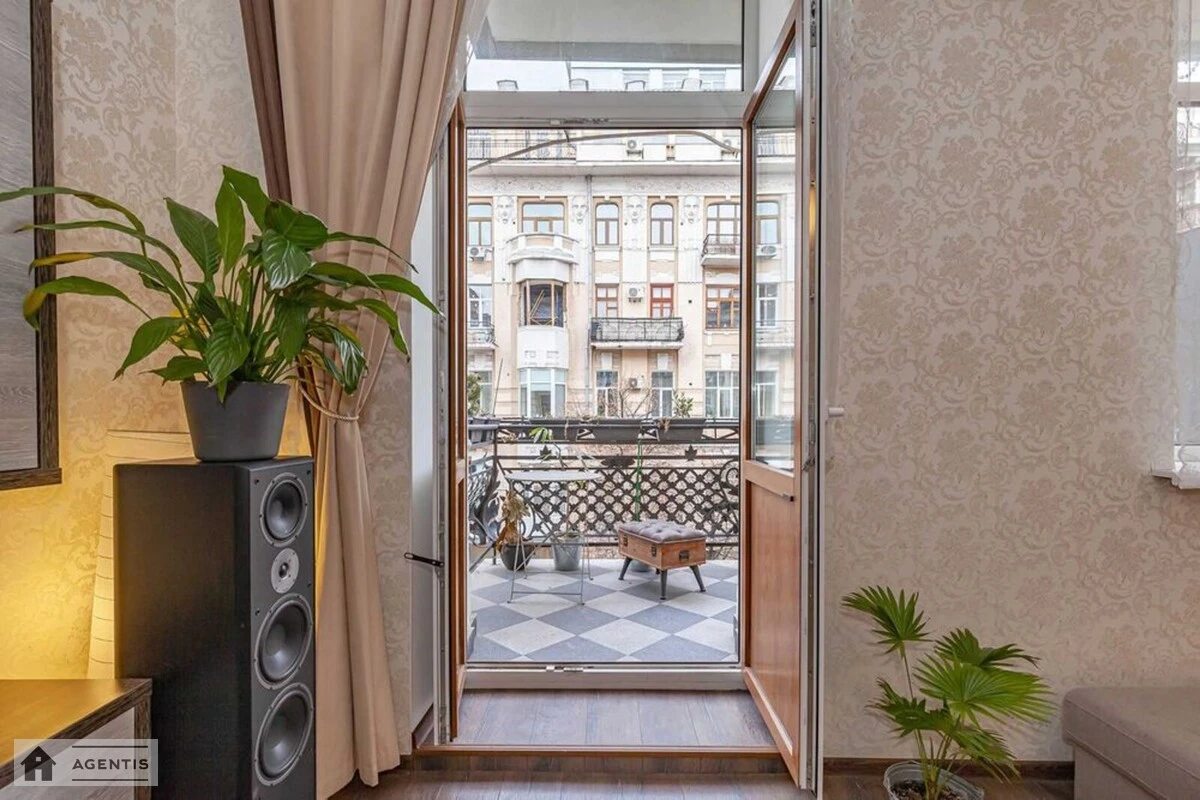 Apartment for rent 3 rooms, 100 m², 3rd fl./4 floors. 7, Lyuteranska 7, Kyiv. 