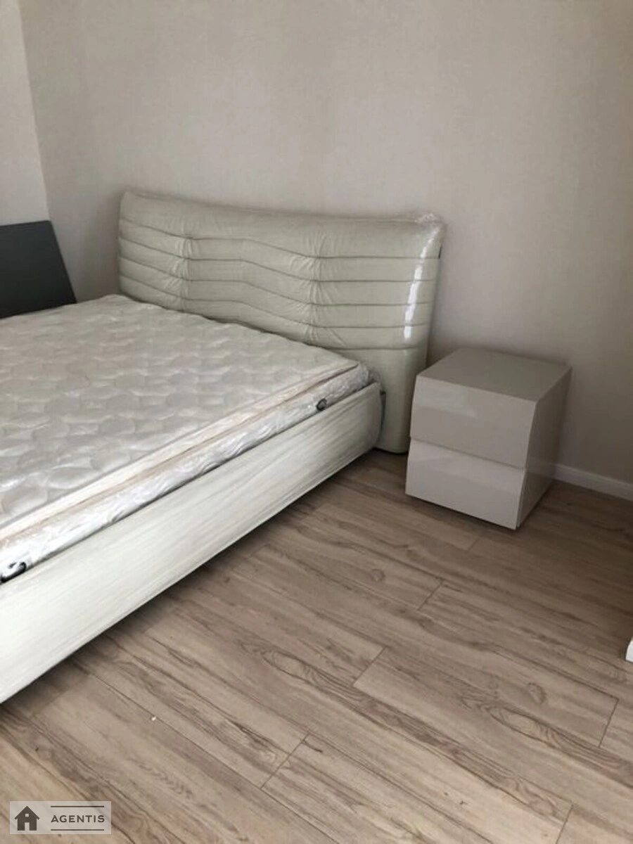 Здам квартиру 1 кімната, 52 m², 7 пов./17 поверхів. 13, Лейпцигской , Київ. 