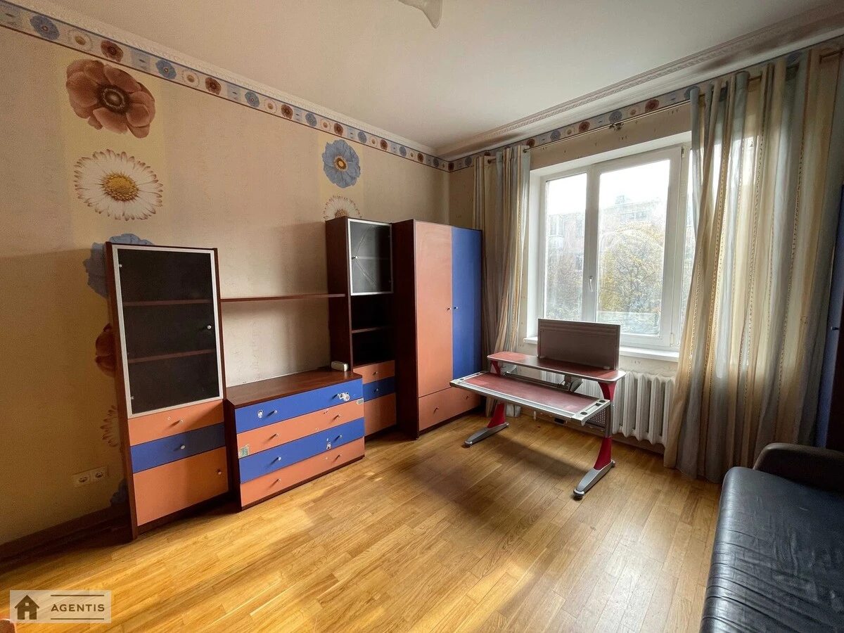 Apartment for rent 3 rooms, 116 m², 3rd fl./10 floors. Pecherskyy rayon, Kyiv. 