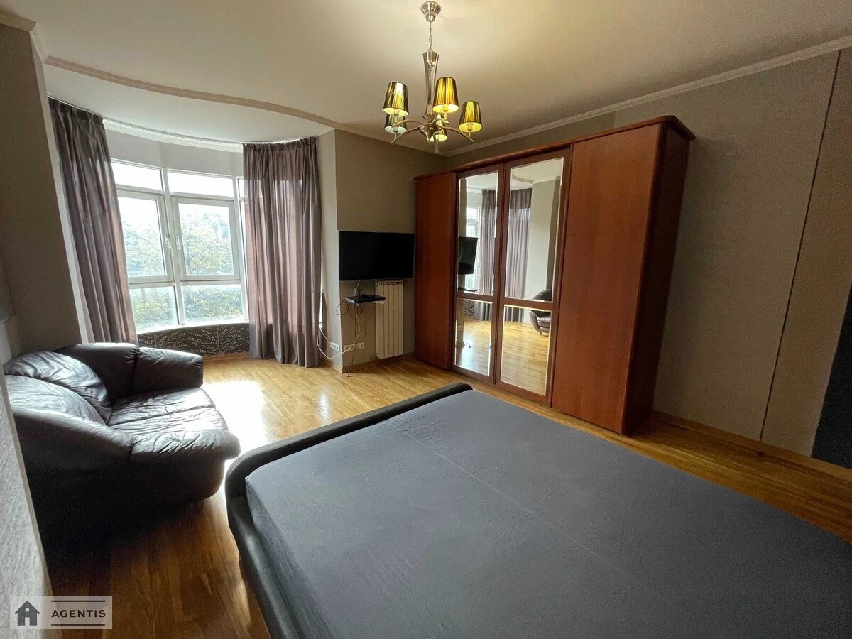 Apartment for rent 3 rooms, 116 m², 3rd fl./10 floors. Pecherskyy rayon, Kyiv. 