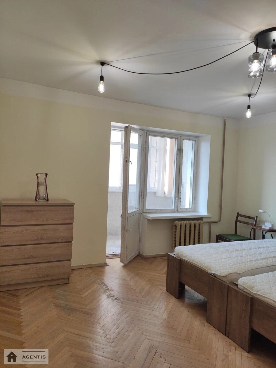 Сдам квартиру 1 комната, 50 m², 8 эт./9 этажей. 10, Гетьмана Кирила Разумовського вул. (Миколи Краснова), Киев. 