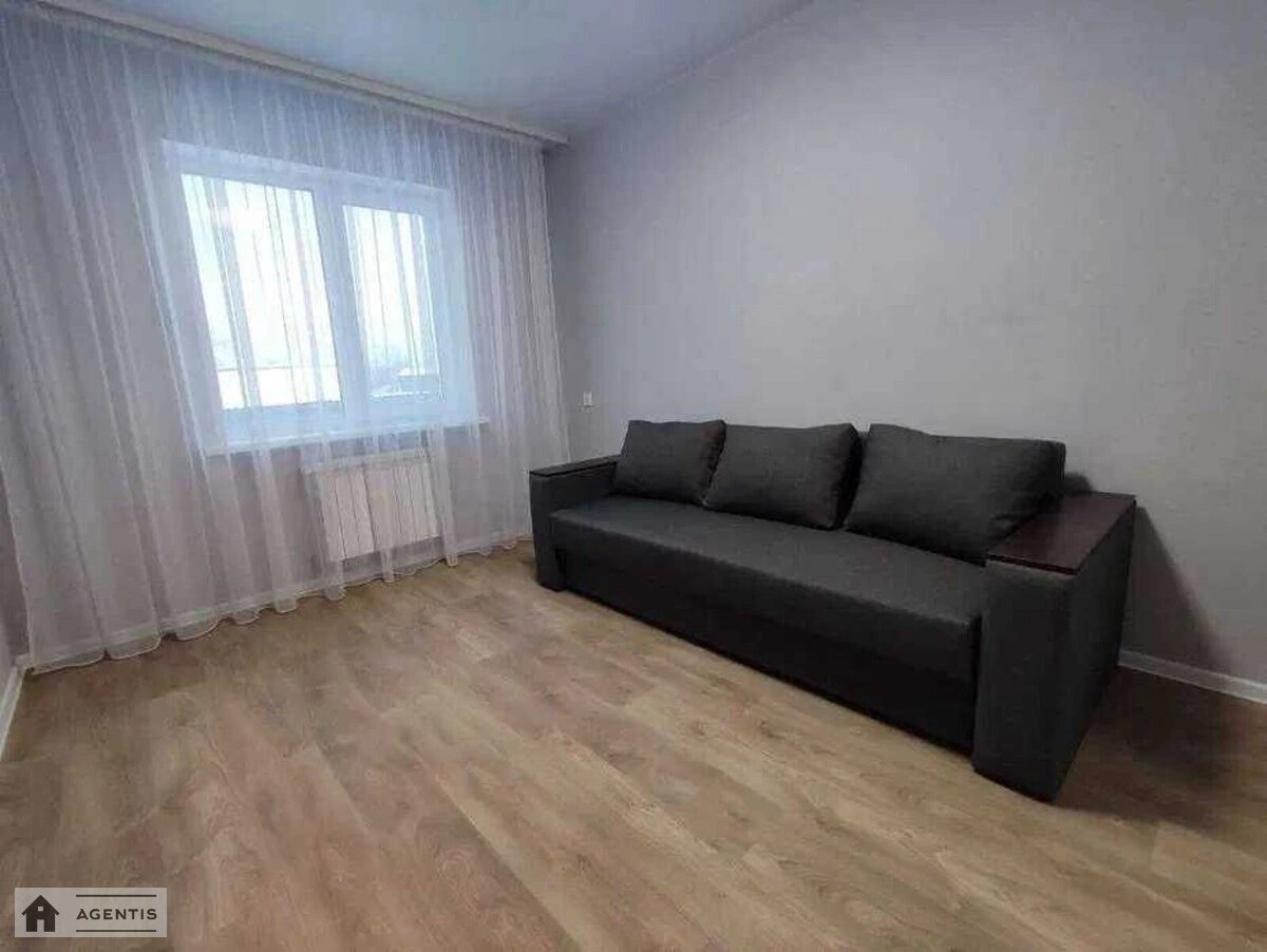 Apartment for rent 3 rooms, 86 m², 2nd fl./5 floors. 10, Desnyanska 10, Kyiv. 