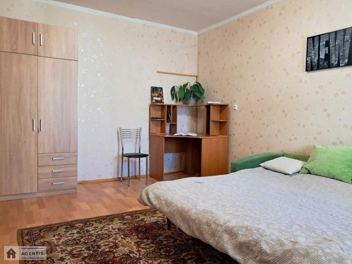 Сдам квартиру 1 комната, 42 m², 10 эт./16 этажей. 8, Драгоманова 8, Киев. 