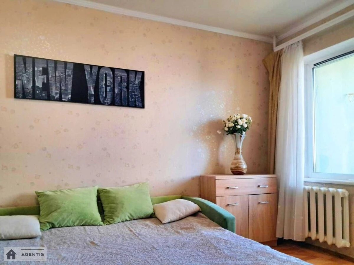 Сдам квартиру 1 комната, 42 m², 10 эт./16 этажей. 8, Драгоманова 8, Киев. 